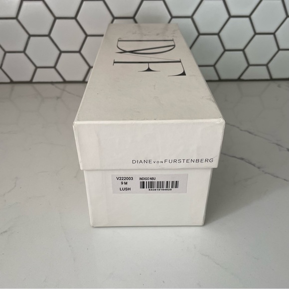 Authentic Diane von Furstenberg Lush Love Knot Flip-Flop Sandals - Picture 5 of 8